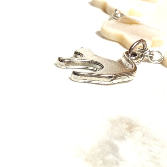 White Mother of Pearl Clover Beaded Short Necklace + Cute Slim Cat Pendant - Picture 7 of 13